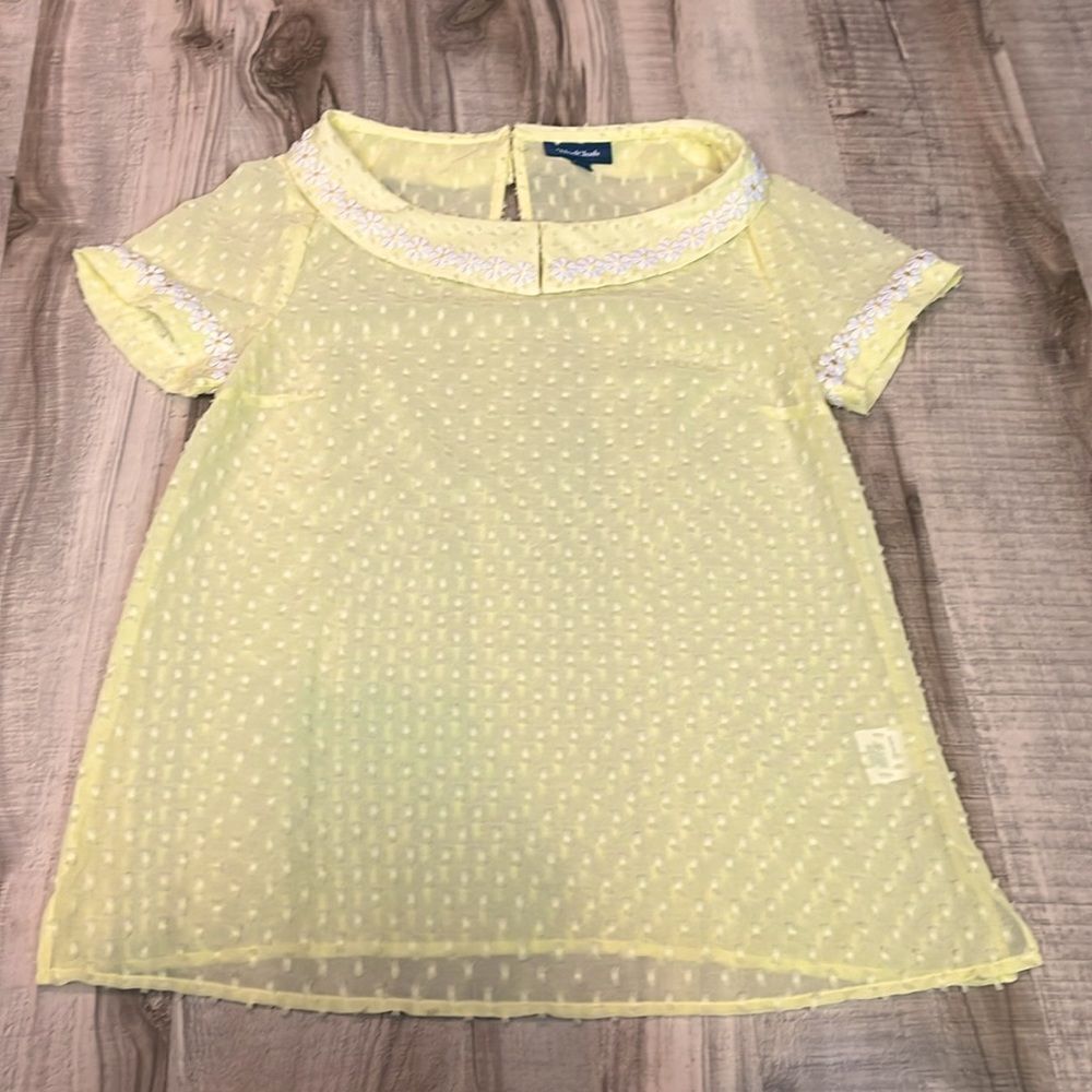 ModCloth ditsy Daisy Peter Pan translucent yellow top size small